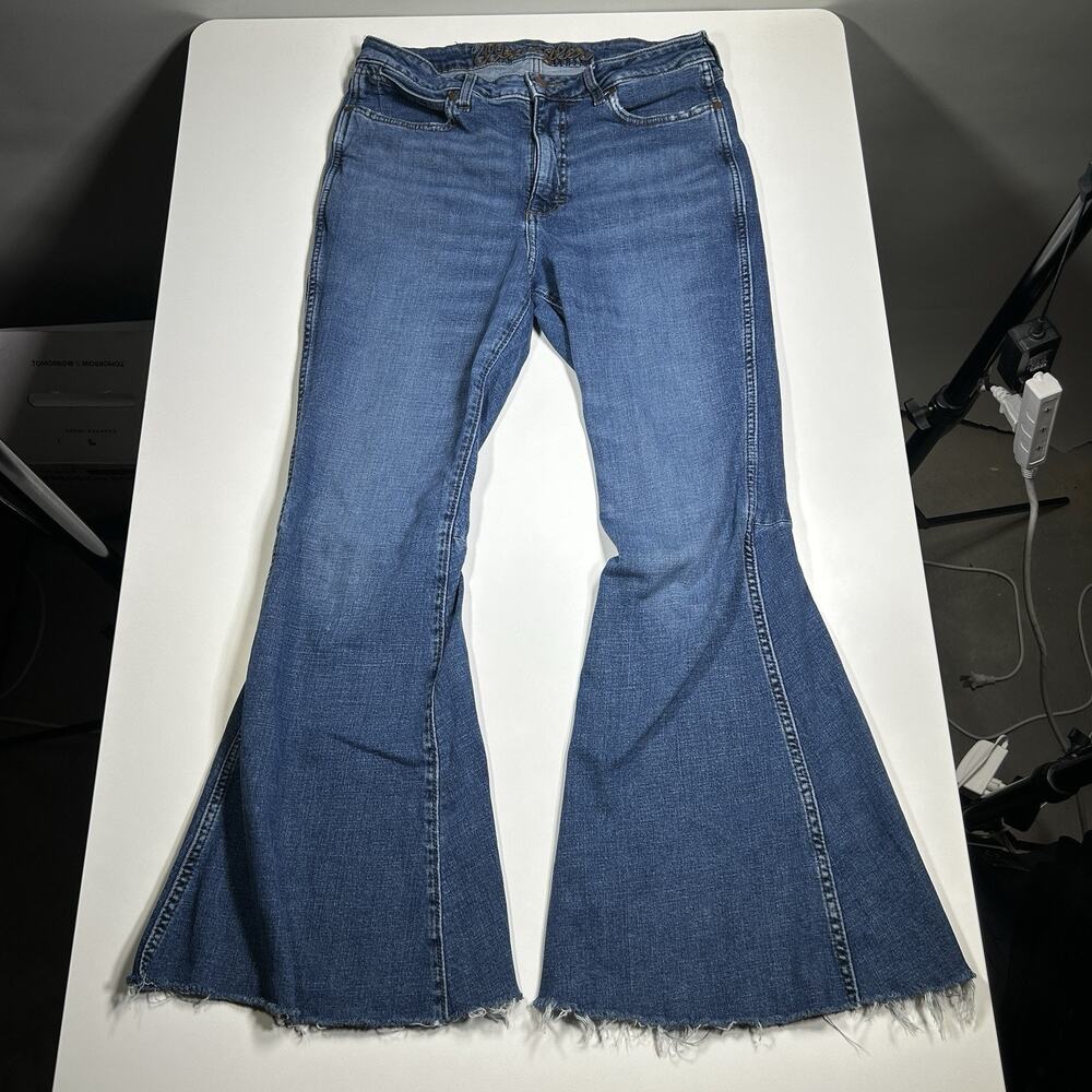 Wrangler Retro High Rise Flare Jeans Women’s 30x28 Raw Hem Bell Bottom